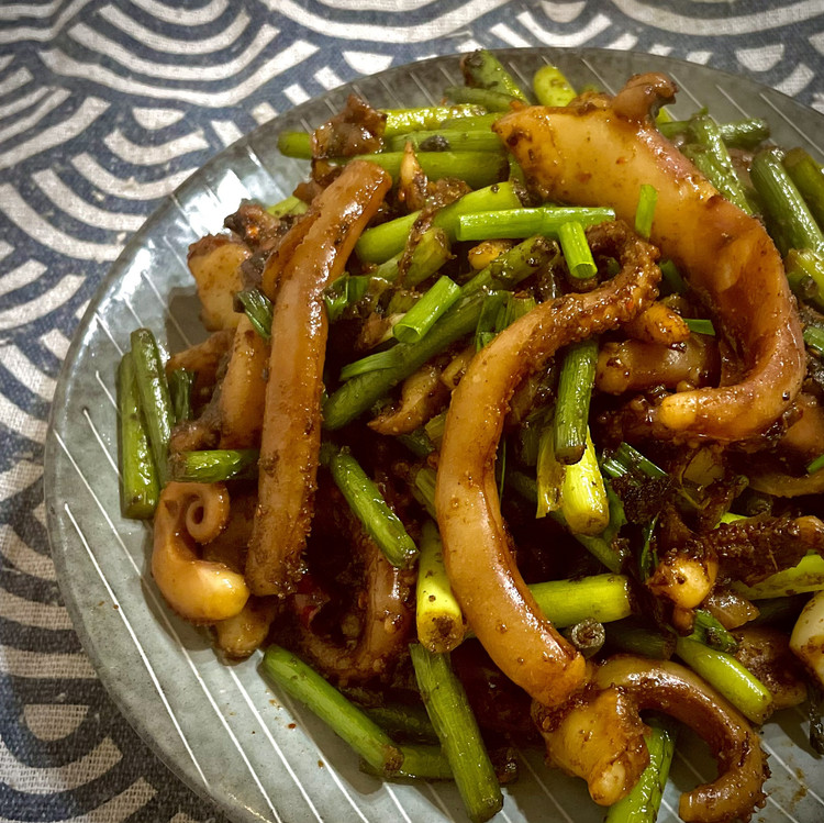 蒜苔爆炒鱿鱼须的做法