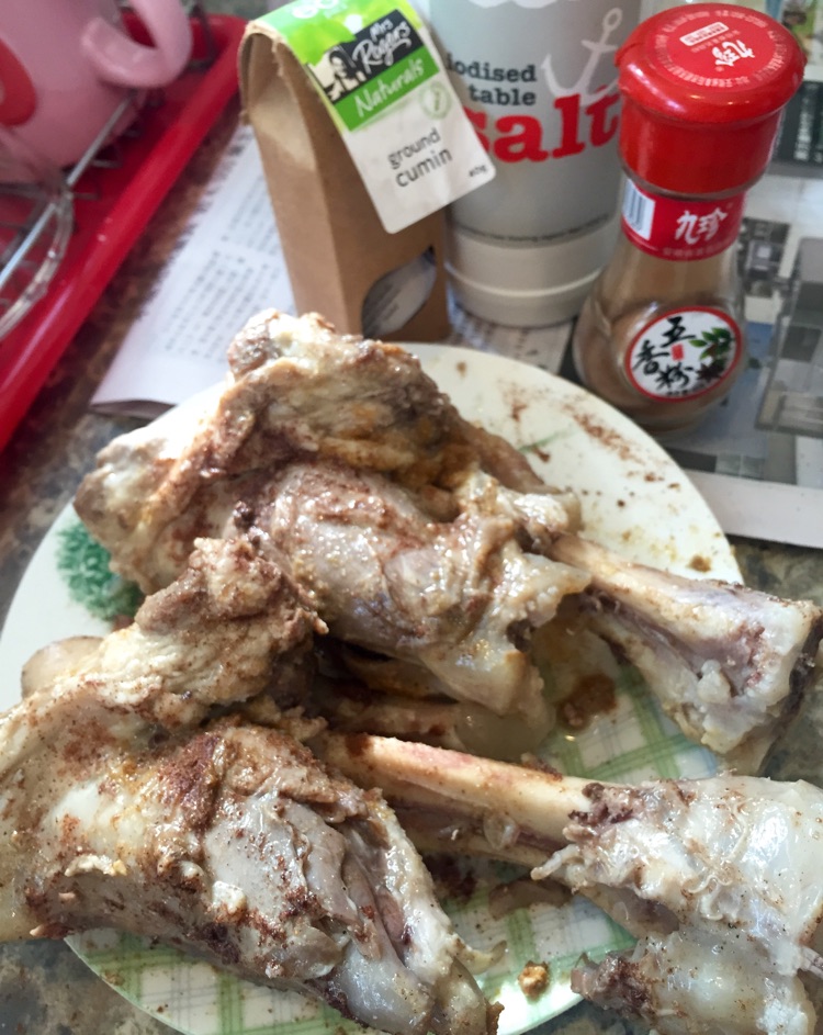 外酥里嫩烤羊腿孜然味的做法图解2