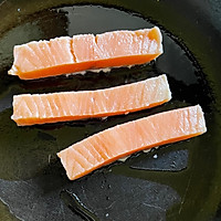 #少盐饮食 轻松生活#高蛋白食物——香煎三文鱼的做法图解3