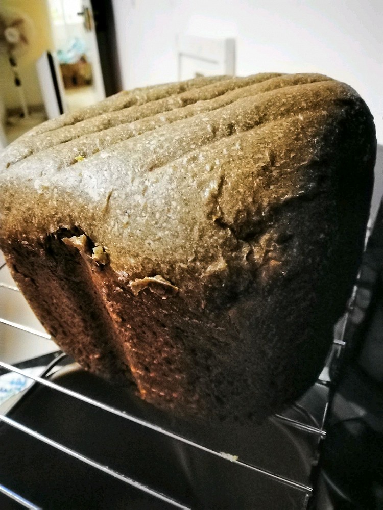 黑芝麻核桃黑豆代餐粉面包（面包机版）的做法
