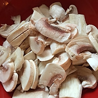 奶油培根意大利面的做法图解4