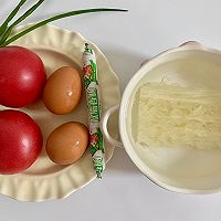 #春天的鲜味#番茄鸡蛋粉丝汤的做法图解1