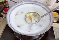 桃胶雪燕皂角米莲子百合椰汁糖水的做法