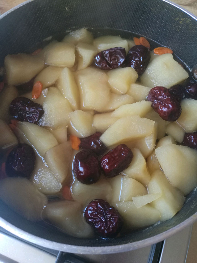 苹果大枣枸杞甜汤的做法