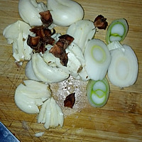 香菇炖鸡腿的做法图解2