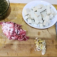 雪菜肉末炖豆腐的做法图解4