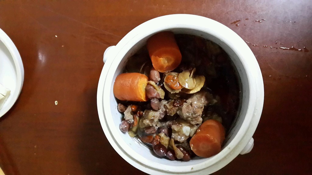 Steamed spareribs with herbal diet