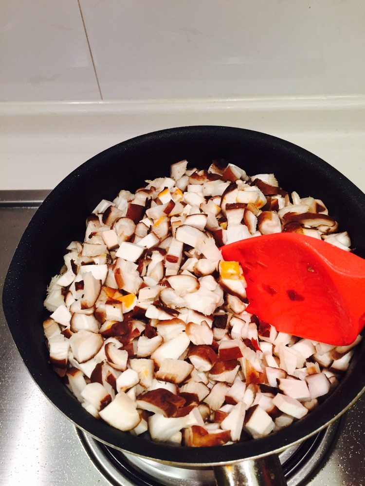 蘑菇香辣牛肉酱的做法图解5