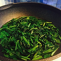 菠菜炒鸡蛋的做法图解2