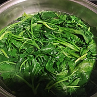 「菠菜炒鸡蛋」的做法图解2