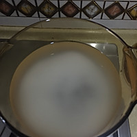 虾皮粥的做法图解1