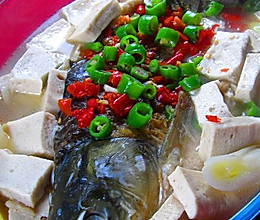 欢庆有鱼--湖乡豆腐炖鱼的做法