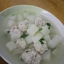 白萝卜豆腐圆子汤
