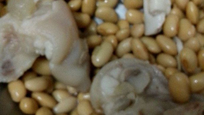 黄豆通草猪蹄汤