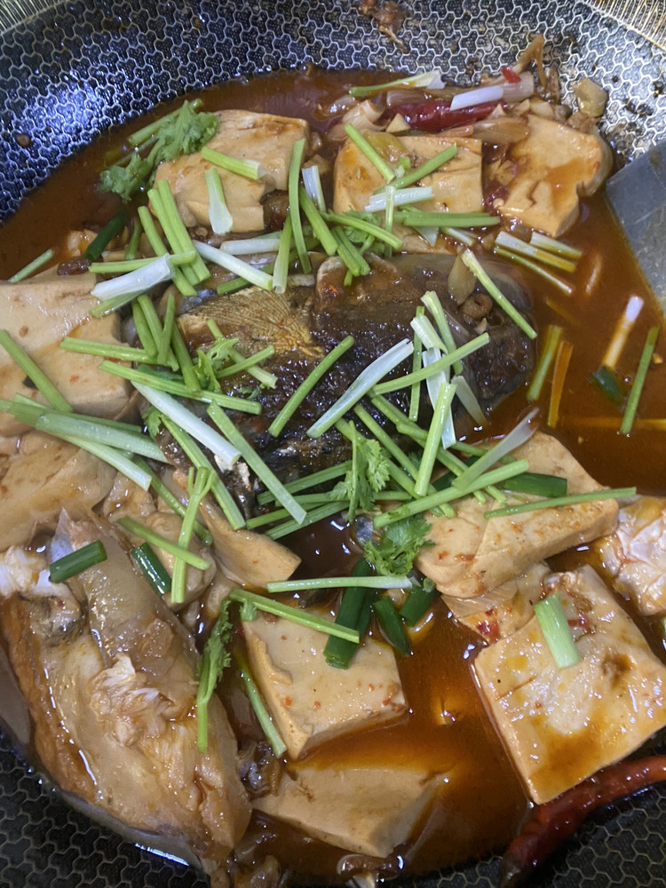 鱼头豆腐锅、夏天吃辣辣的火锅鱼头、的做法