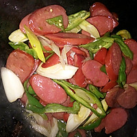 青椒炒香肠#洁柔食刻，纸为爱下厨#的做法图解6