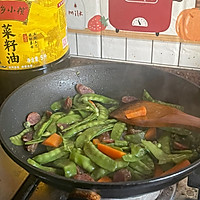 #寻味外婆乡，香聚中国年#吃不腻的家乡菜 腊肠荷兰豆的做法图解7