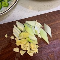 辣子鸡丁的做法图解3