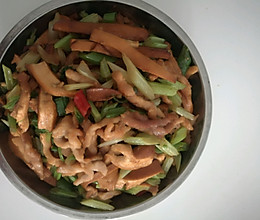 芹菜香干炒肉丝     经典湘菜的做法