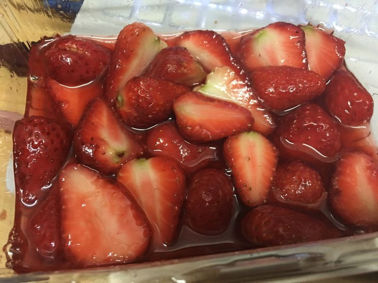 糖渍草莓的做法