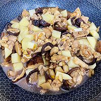 【香菇土豆焖鸡】的做法图解4