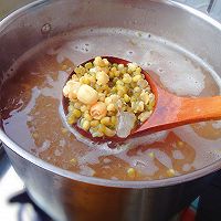 荷叶银耳莲子绿豆汤的做法图解9