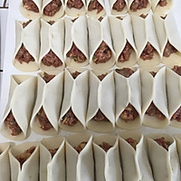 鲜虾猪肉锅贴的做法图解3