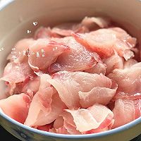 酸菜鱼片#洁柔食刻，纸为爱下厨#的做法图解2