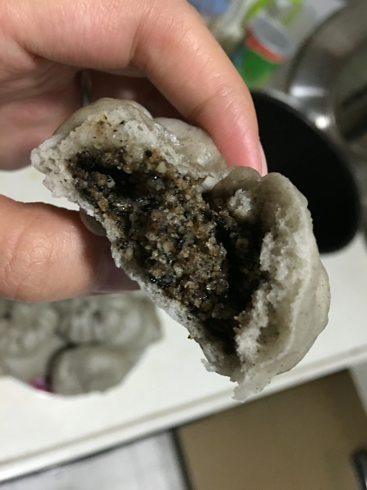 黑芝麻花生核桃包子的做法