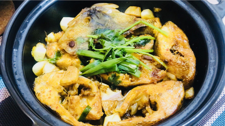 蒜香扑鼻、酱香浓郁~豆酱焗鲈鱼的做法