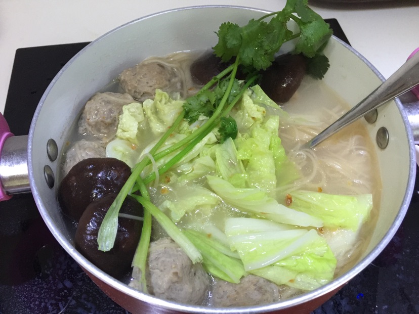 牛肉丸面线汤的做法图解1