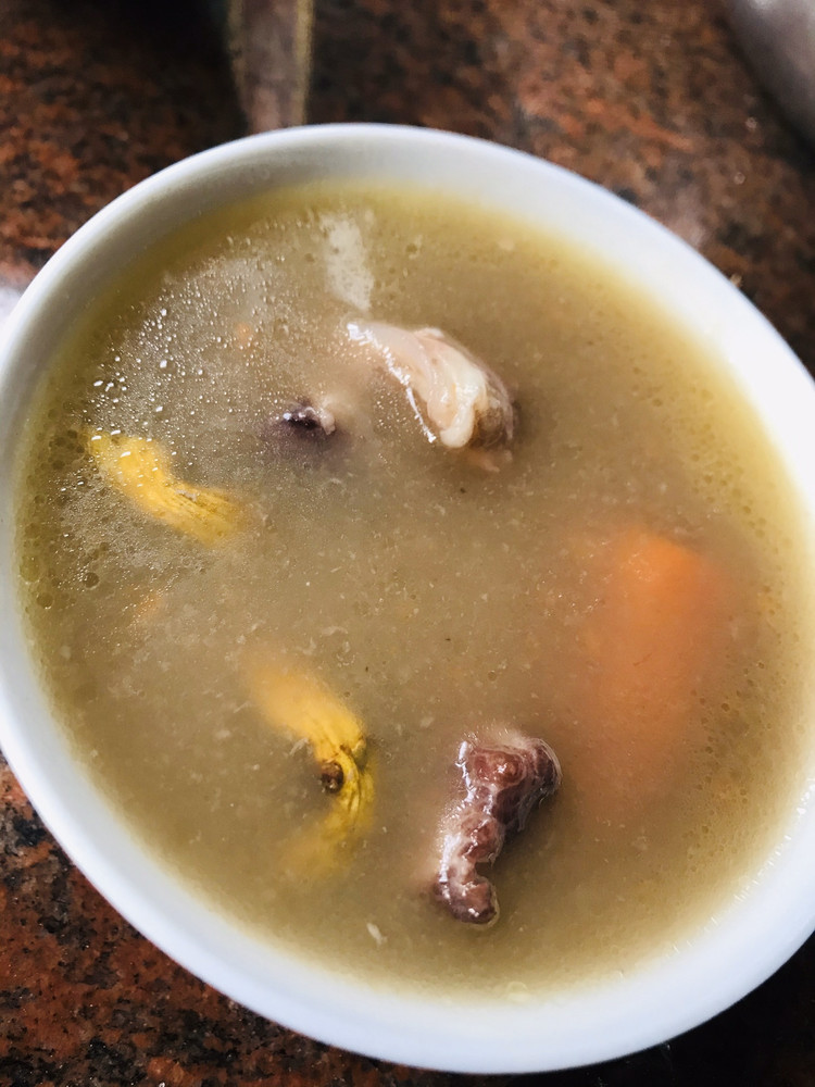 新鲜土茯苓鸽子汤的做法