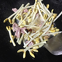 肉片炒花生芽的做法图解8