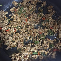 香辣金针菇肉末茄子的做法图解3