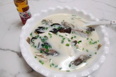 奶白鲫鱼豆腐汤