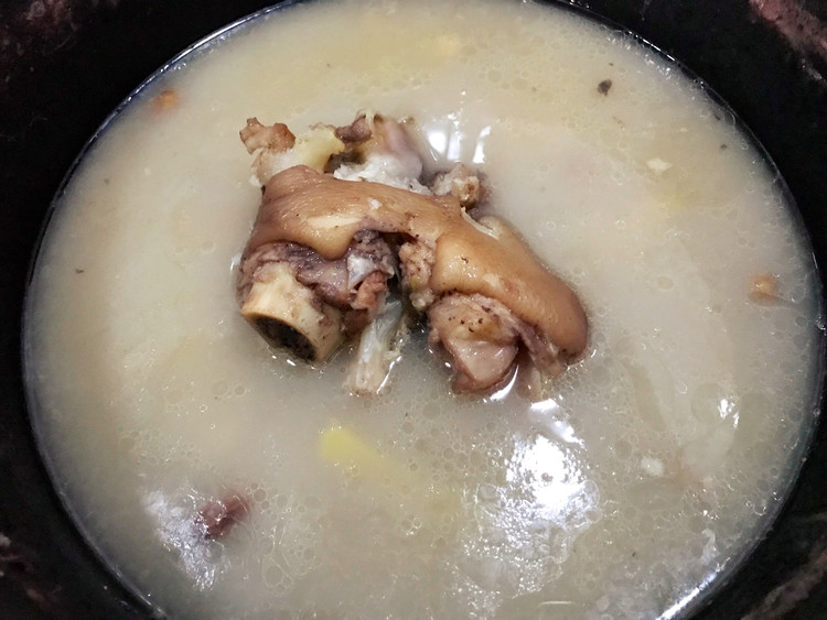 花生炖猪蹄的做法