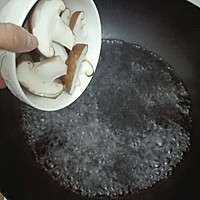 番茄鲜菇瘦肉汤的做法图解3