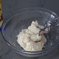 #烘焙美学大赏#柔软香甜的炼奶排包的做法图解4