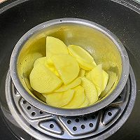 #安佳新年聚会食谱#土豆泥芝士热狗棒的做法图解2