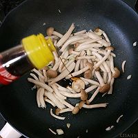 油菜蟹味菇的做法图解4