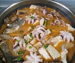 鸡鱼豆腐锅的做法