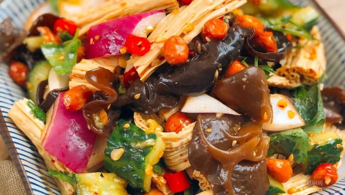 黄瓜木耳拌腐竹