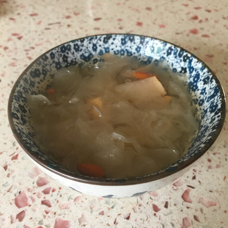 银耳雪梨羹的做法