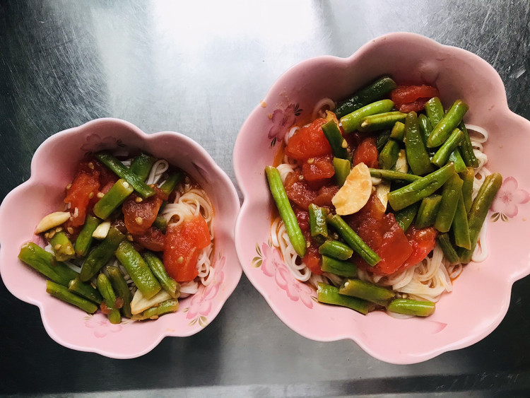 西红柿豆角捞面的做法