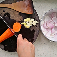 #蛋趣体验#洋葱胡萝卜小炒的做法图解2