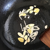 西兰花炒木耳的做法图解3