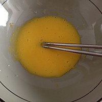 六寸酸奶戚风#甜蜜厨神#的做法图解3