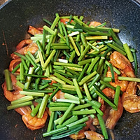 蒜苔炒虾的做法图解3