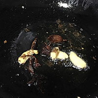 鹌鹑蛋羊肝菌红烧肉的做法图解3