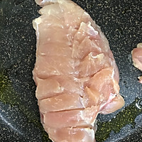 鸡胸肉茄汁意面的做法图解2